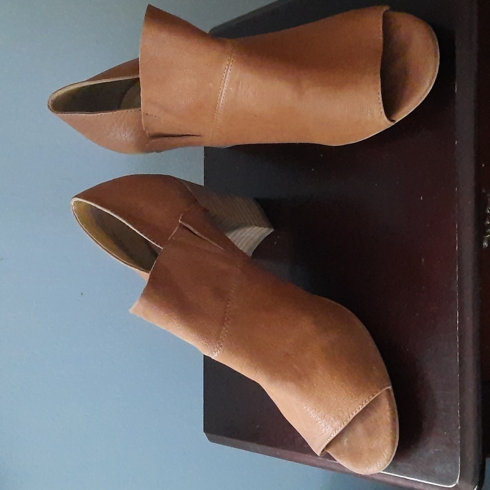 Adam Tucker McKenna Chunky Heel Leather Open  Toe Shoe Bootie Size 8.5